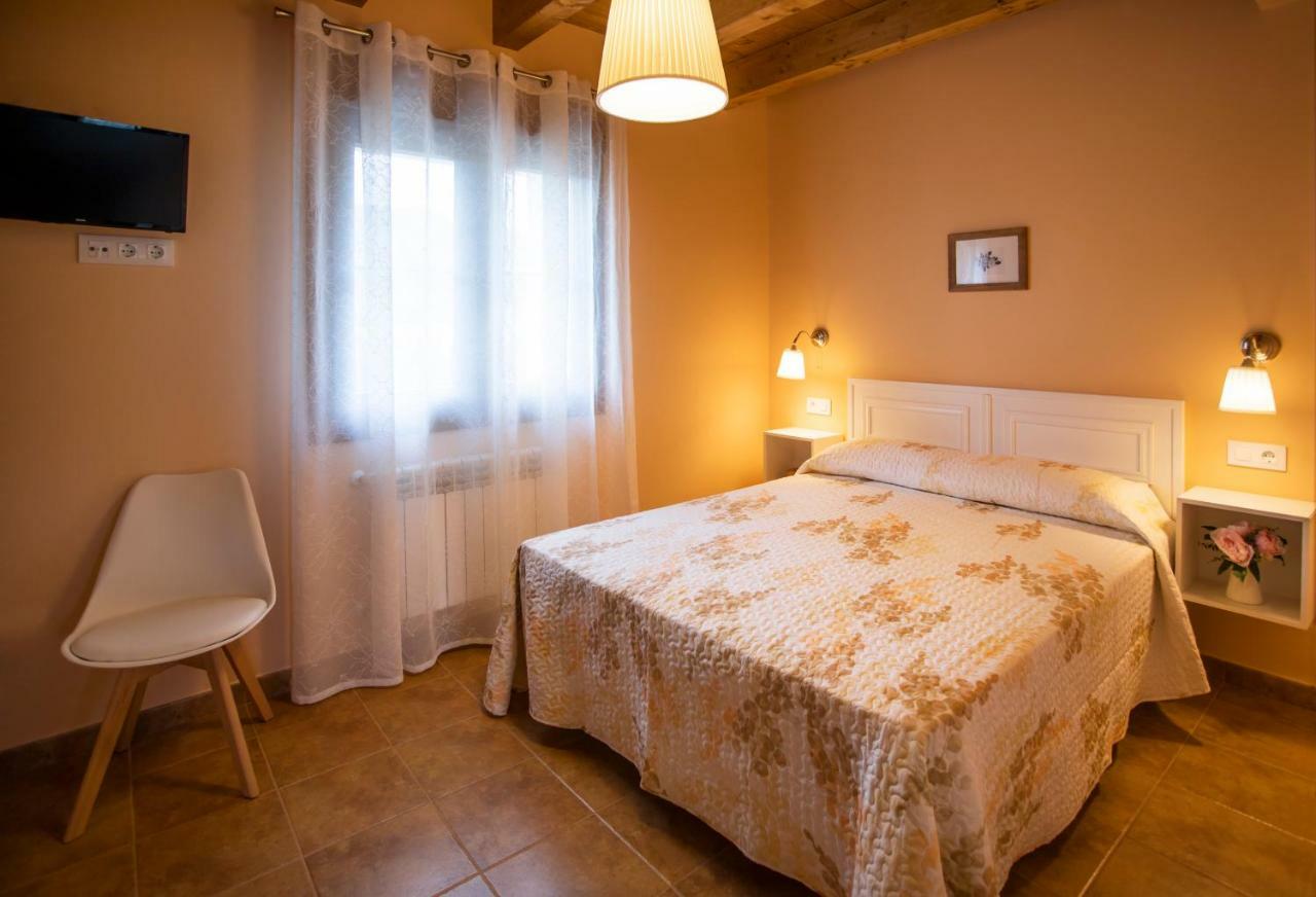 El Campo Mateo Apartamentos Onís Buitenkant foto